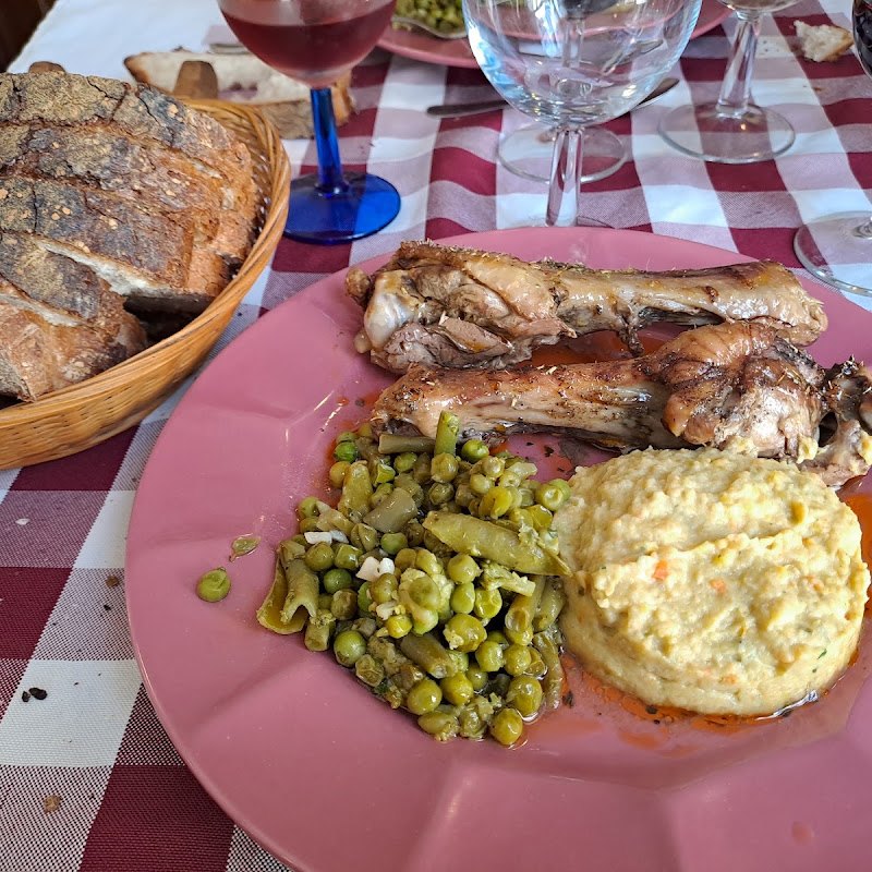 Un plat du jour, viande, flageolets et pommes de terre